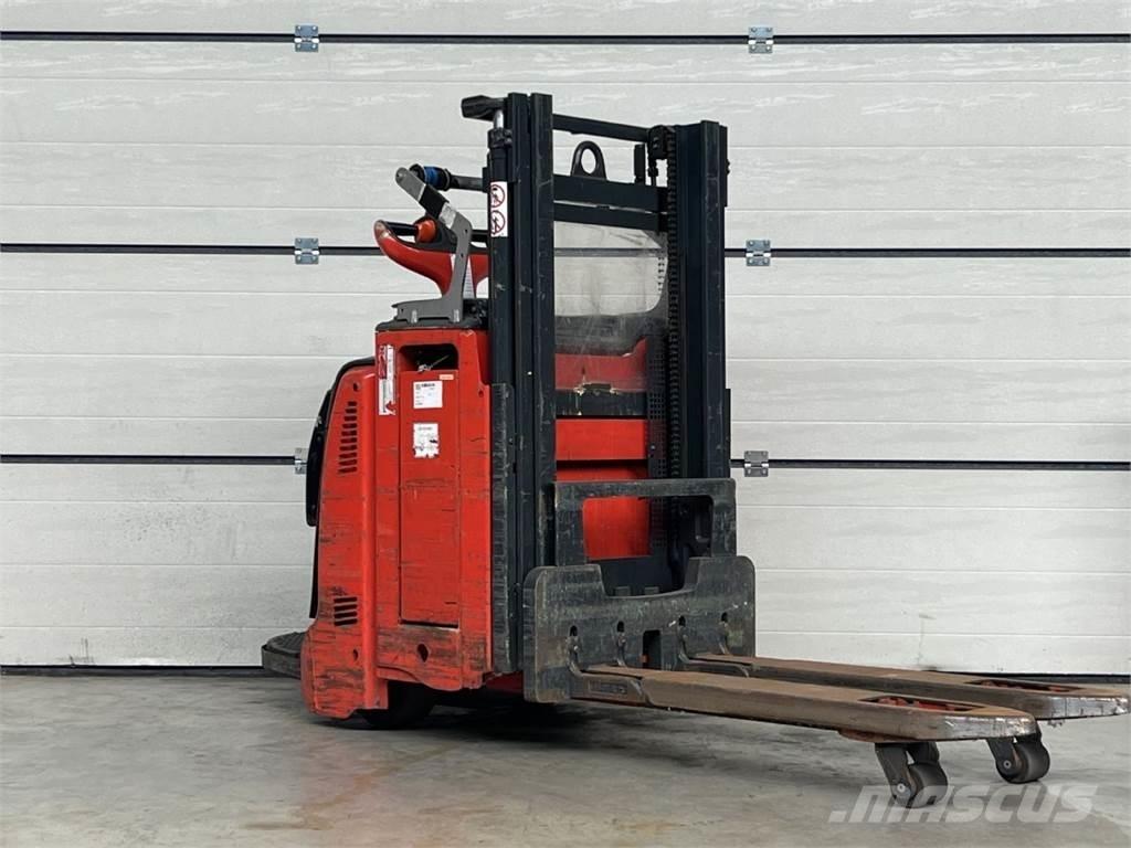 Linde D12 AP Self propelled stackers