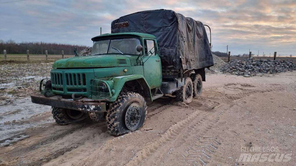 ZIL 157 K 6x6 Camiões de caixa fechada