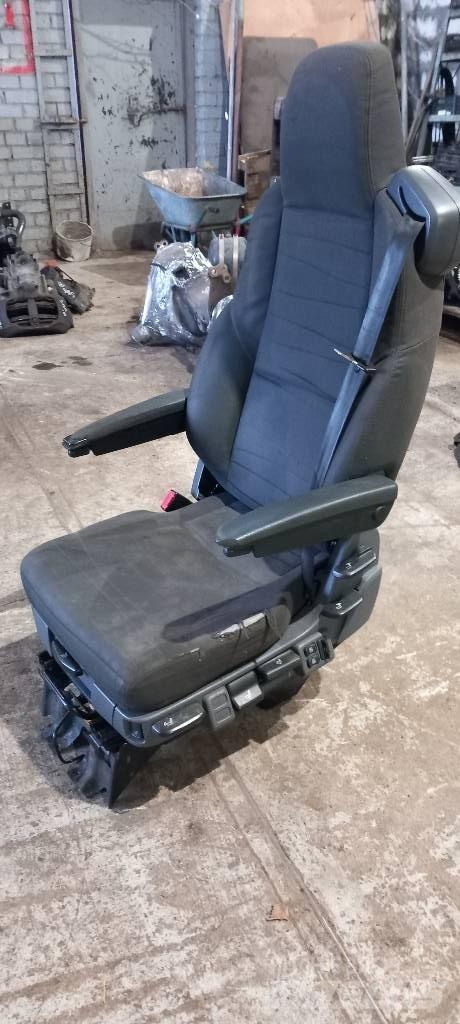 Scania R440  2627357 Cabines e interior