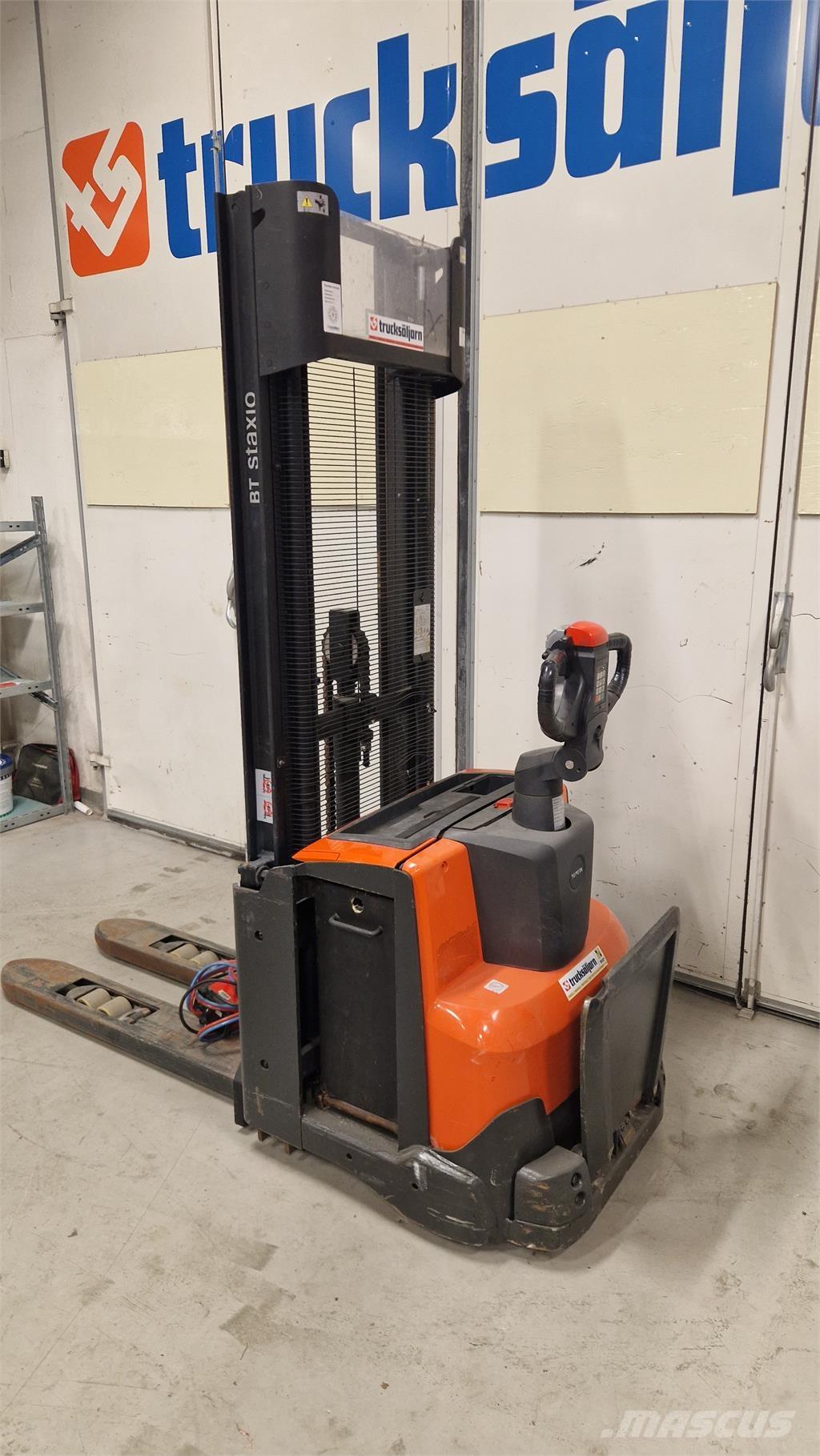 Toyota SWE120L Self propelled stackers