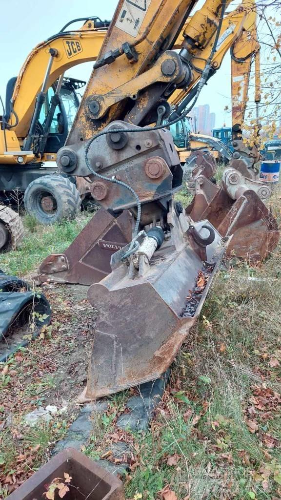 JCB JS 220 LC Escavadoras de rastos