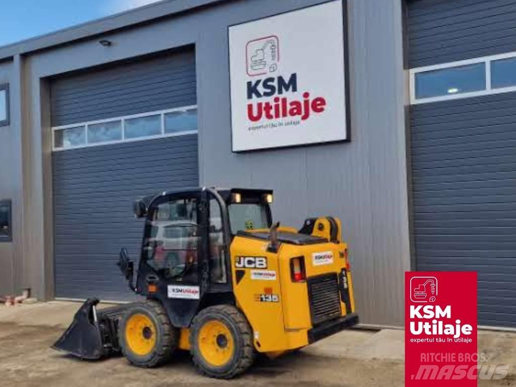 JCB 135 Carregadoras de direcção deslizante