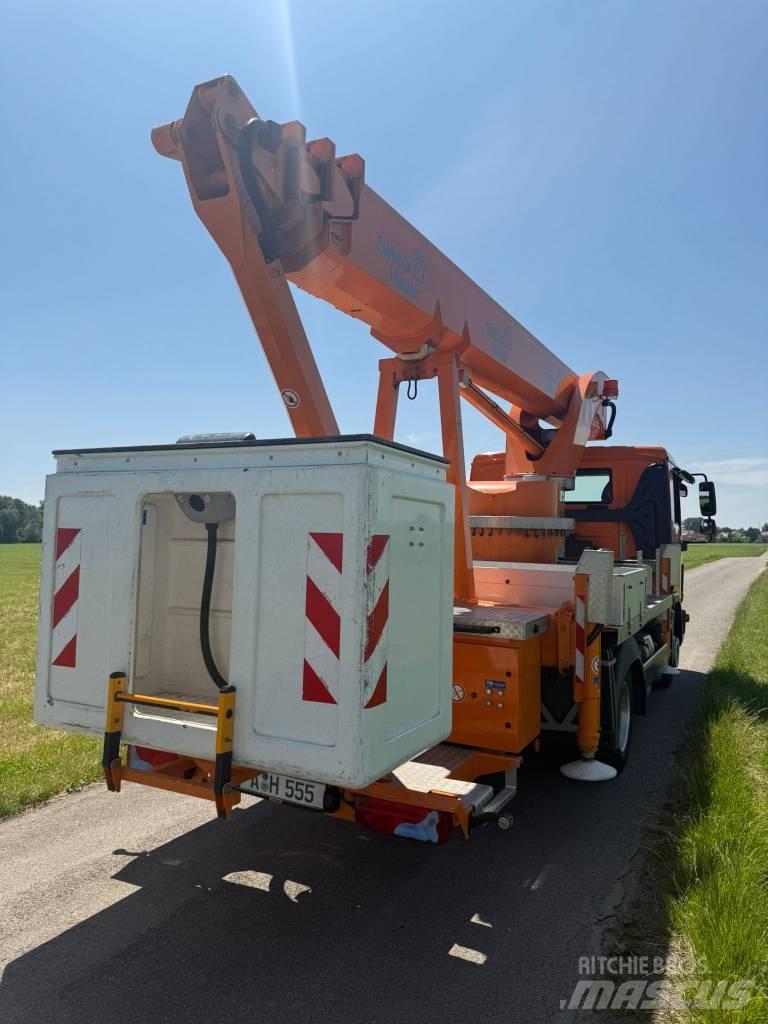 Palfinger P 300 KS Plataformas aéreas montadas em camião