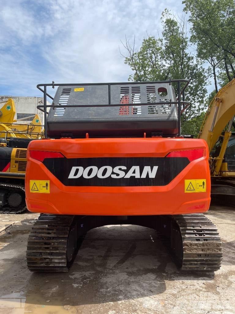 Doosan DX 225 Escavadoras Midi 7t - 12t