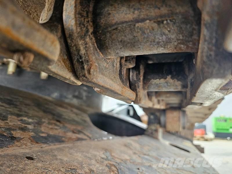 Hitachi ZX 135 US-6 Escavadoras de rastos