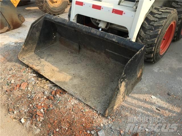 Bobcat S 130 Carregadoras de direcção deslizante