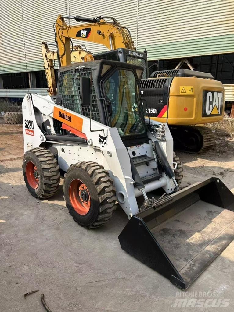 Bobcat S 220 Carregadoras de direcção deslizante
