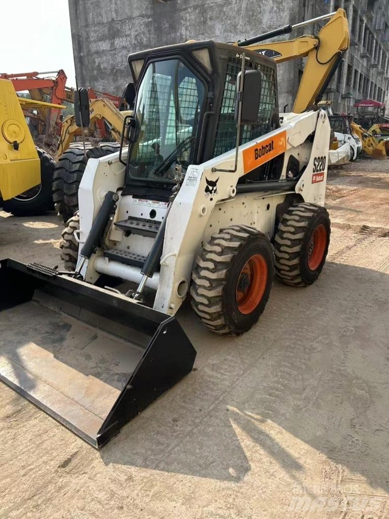 Bobcat S 220 Carregadoras de direcção deslizante