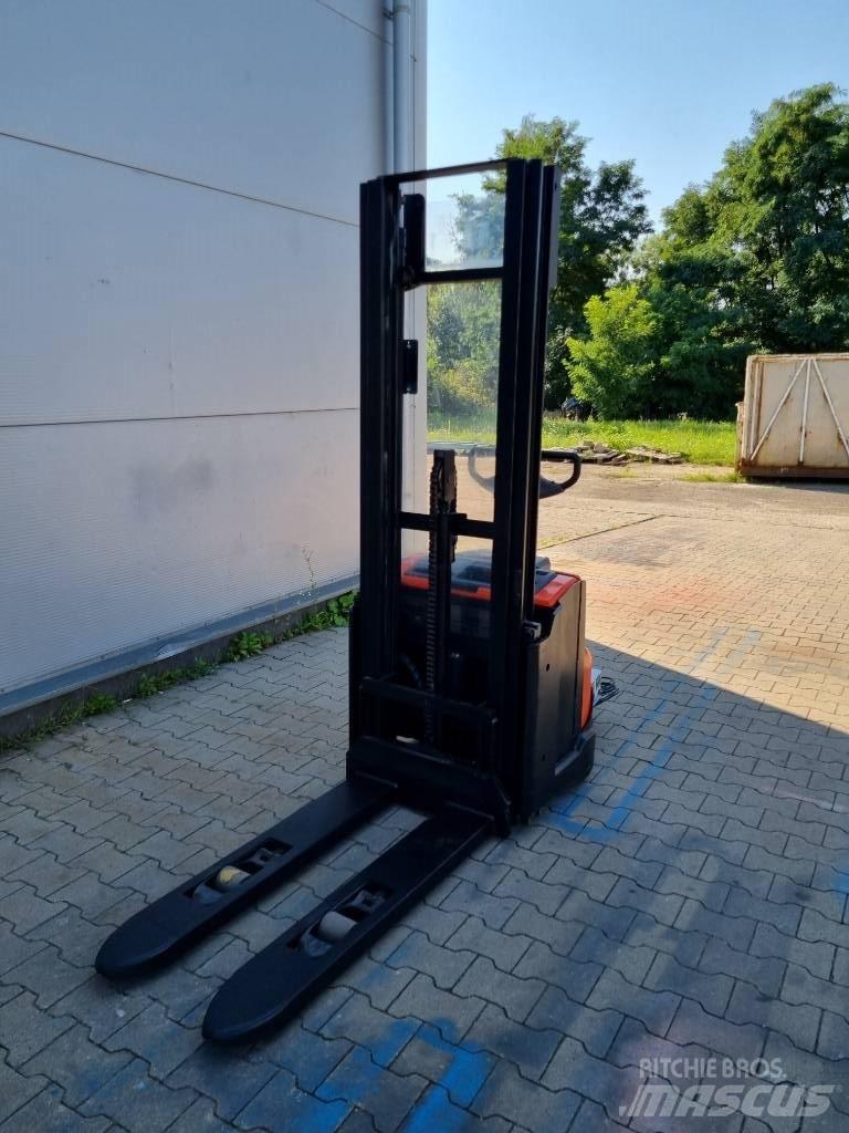 Toyota SWE 120 L Empilhador para operador externo