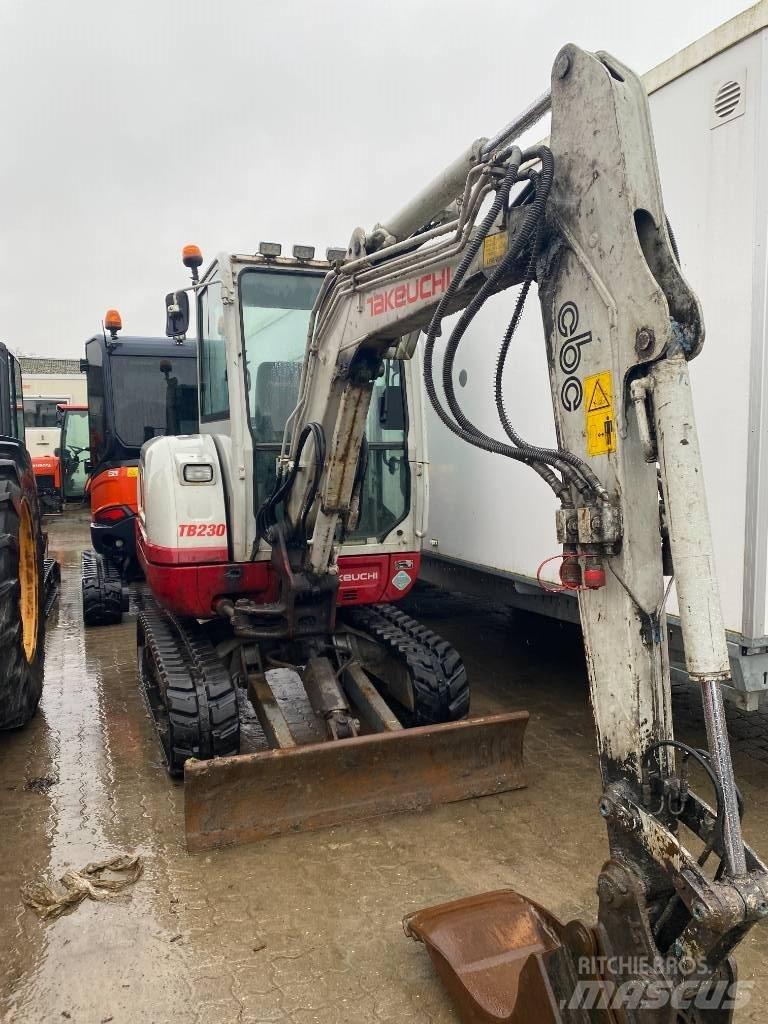 Takeuchi TB 230 Mini Escavadoras <7t