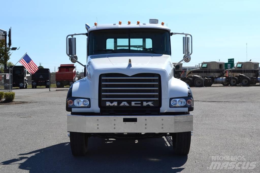 Mack Granite GU 713 Tractores (camiões)