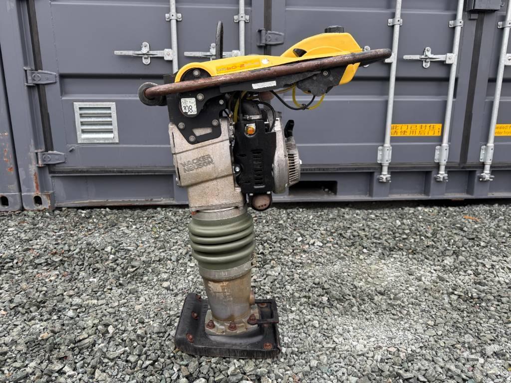 Wacker Neuson BS60-2 Saltitões