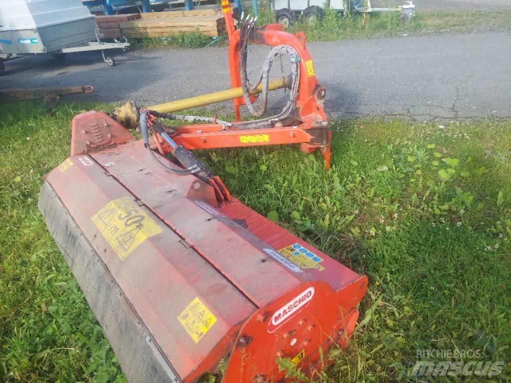 Maschio Giraffa 210 Gadanheiras e cortadores de folhas para pastos