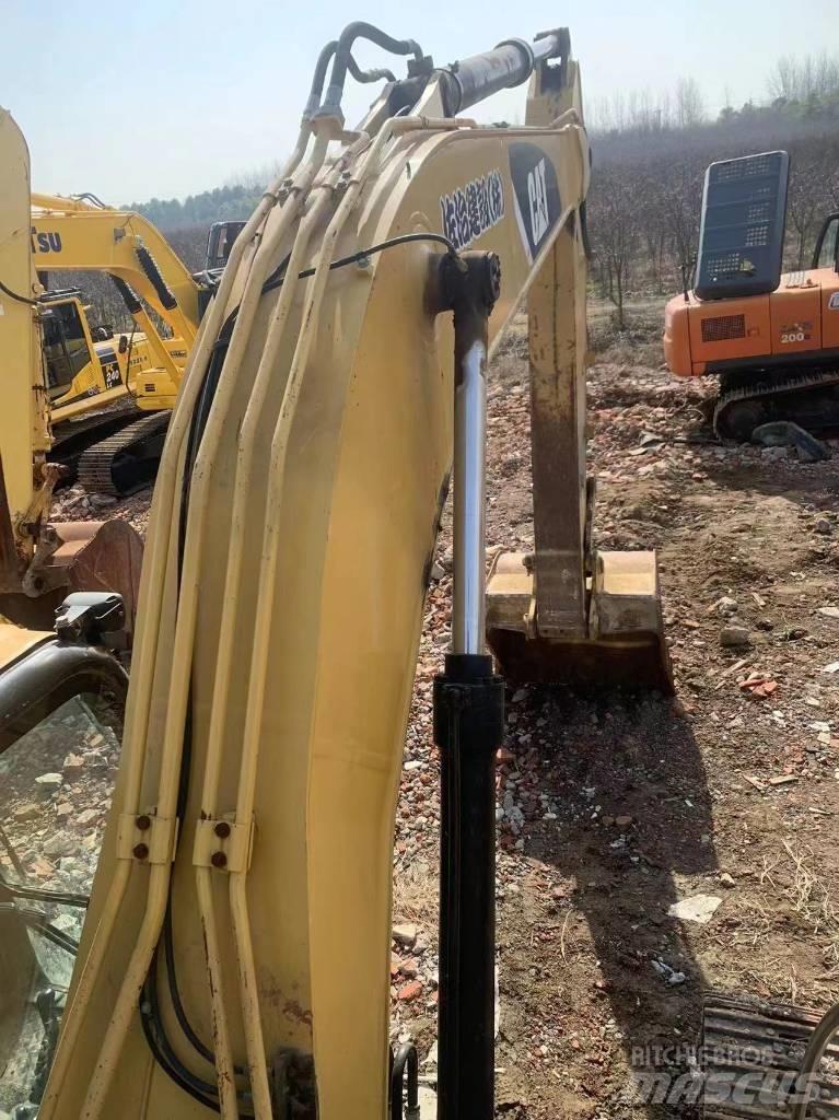 CAT 323D2 Escavadoras de rastos
