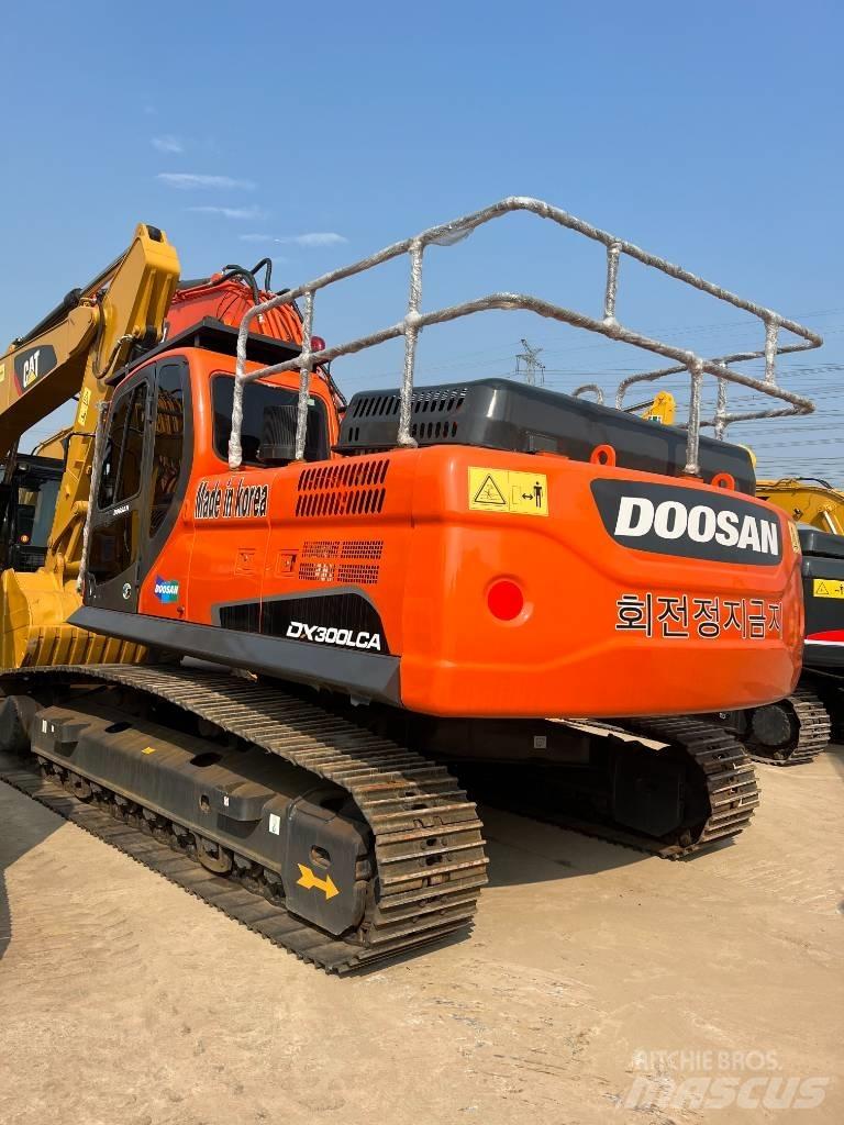 Doosan DX300 Escavadoras de rodas