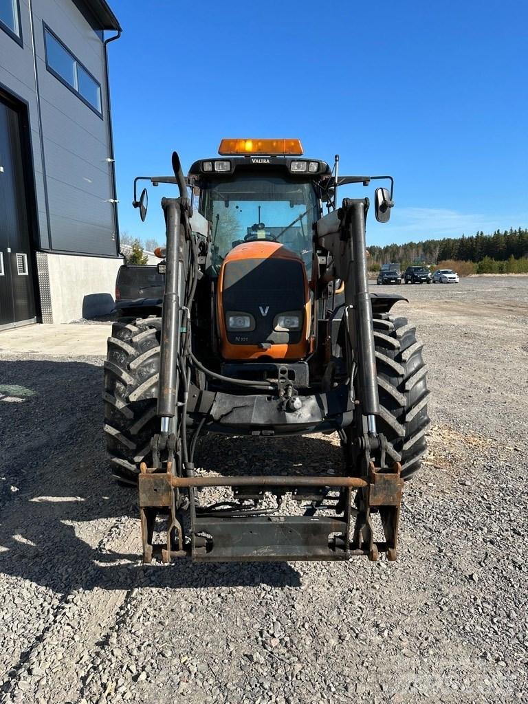 Valtra N101 Tratores Agrícolas usados