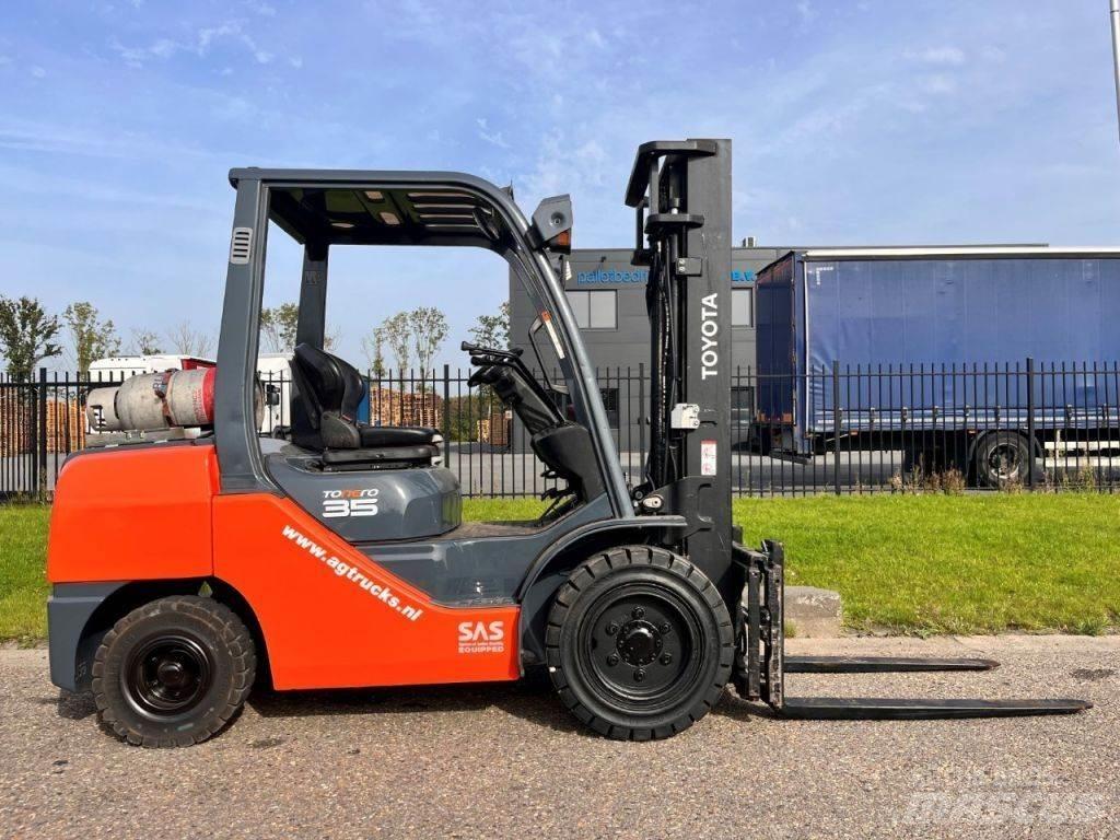 Toyota 02- 8FGJF35 Empilhadores a gás