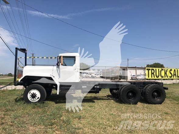 Diamond T M13 Camiões de chassis e cabine