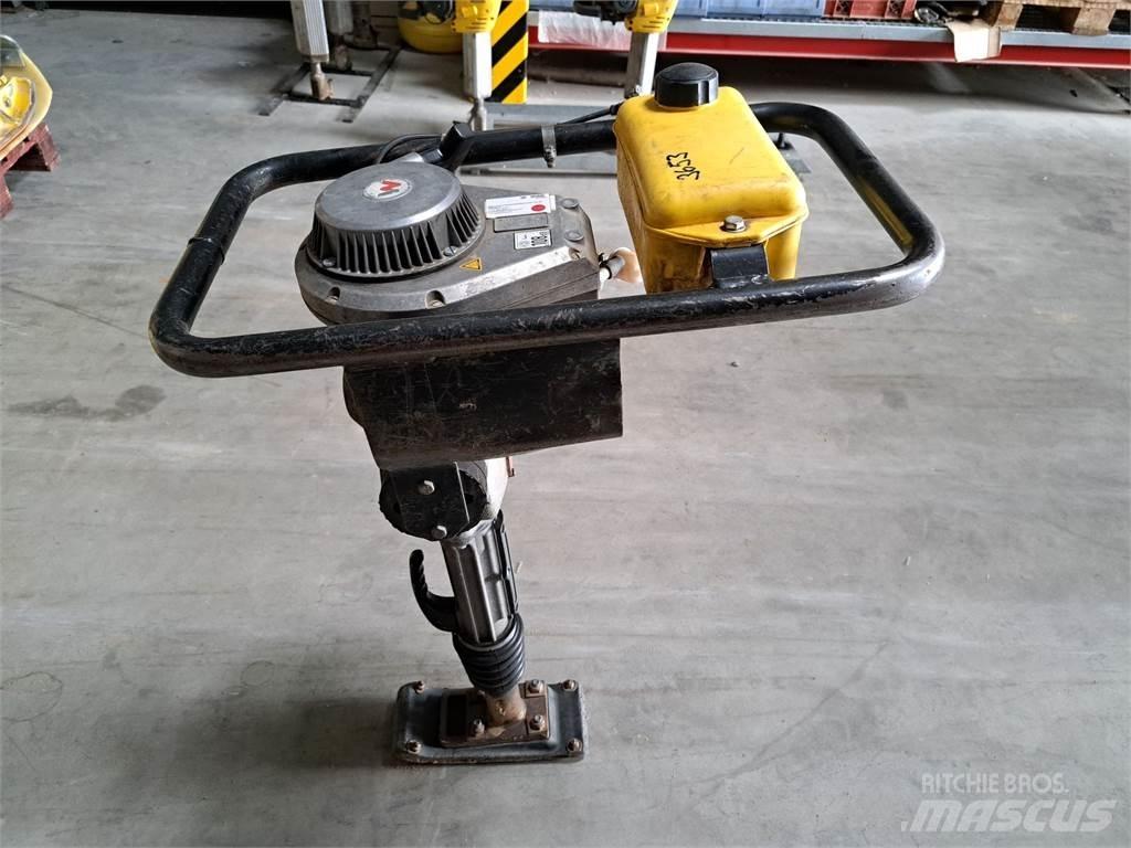 Wacker Neuson BS30 Saltitões