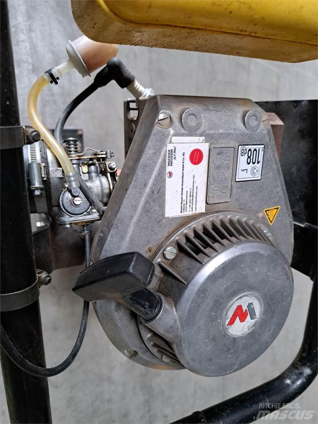 Wacker Neuson BS30 Saltitões