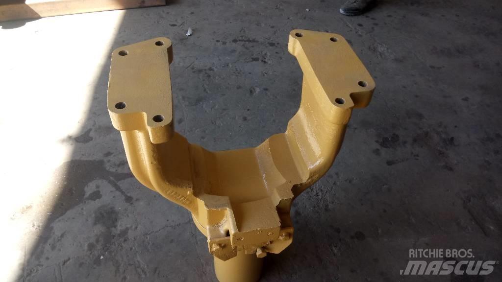 CAT 245 Chassis e suspensões