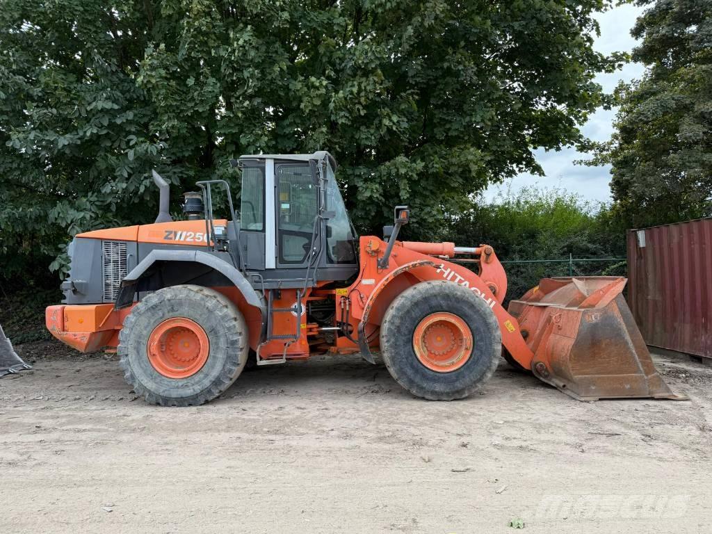 Hitachi ZW 250 Pás carregadoras de rodas