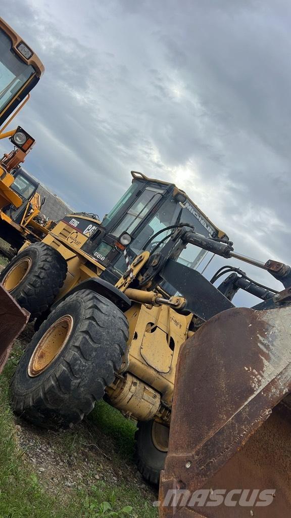 CAT IT 28 G Chassis e suspensões