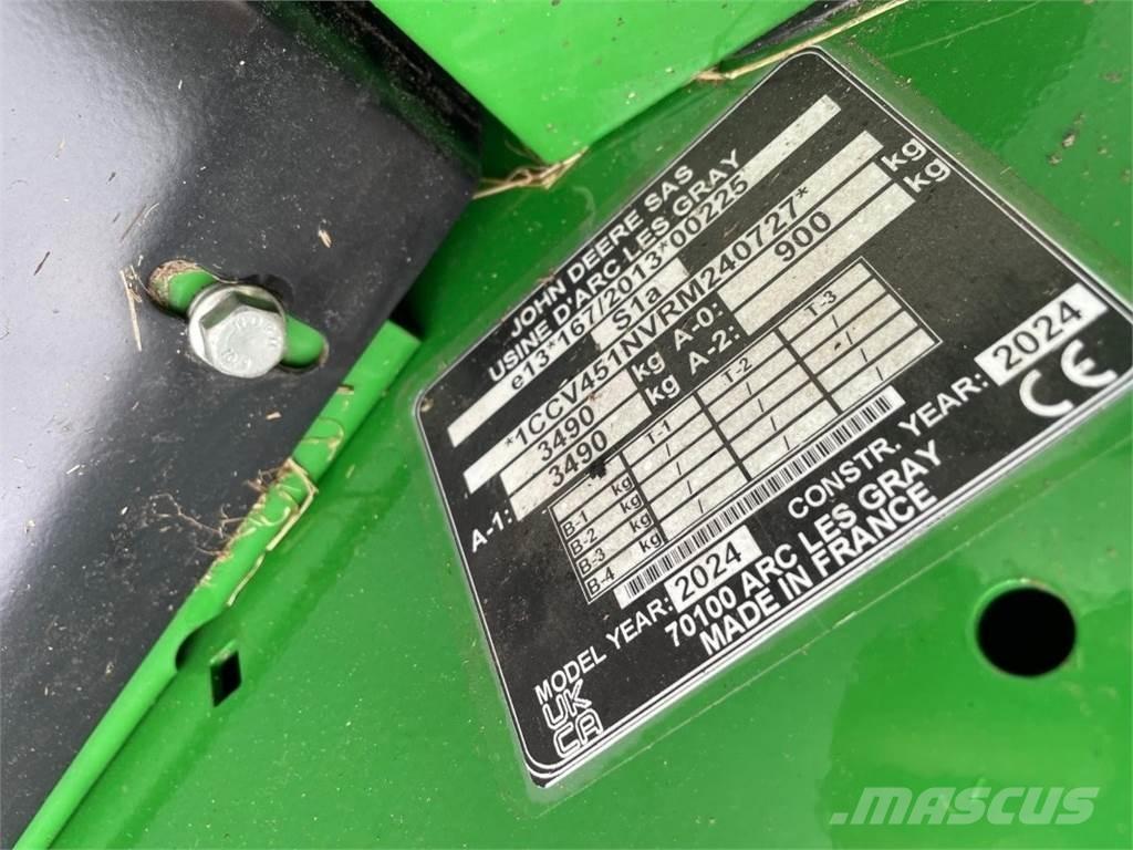 John Deere V451M Enfardadeira de rolos