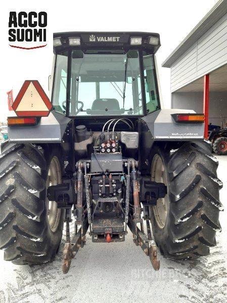 Valtra 8300 Tratores Agrícolas usados