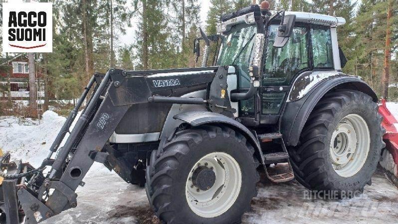 Valtra M150 Tratores Agrícolas usados