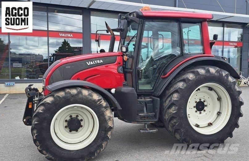 Valtra N121 H Tratores Agrícolas usados