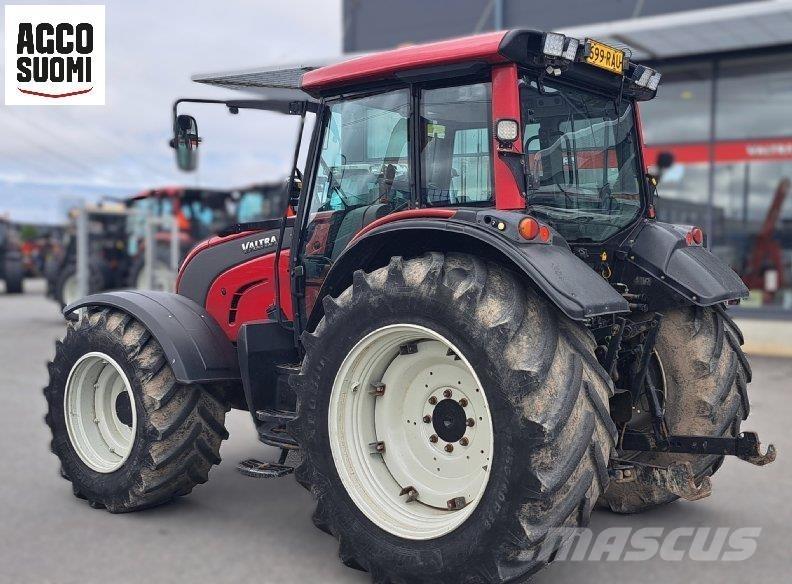 Valtra N121 H Tratores Agrícolas usados