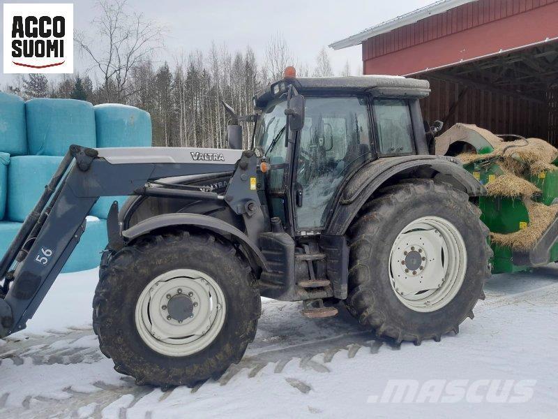 Valtra N141 H Tratores Agrícolas usados