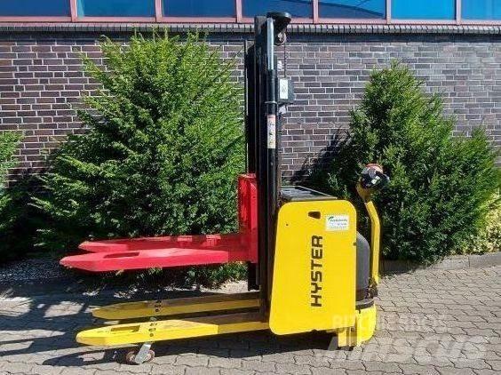 Hyster S 1.4 IL Empilhador para operador externo