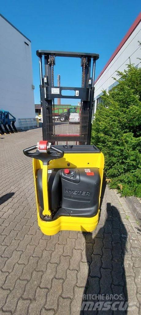 Hyster S 1.4 IL Empilhador para operador externo