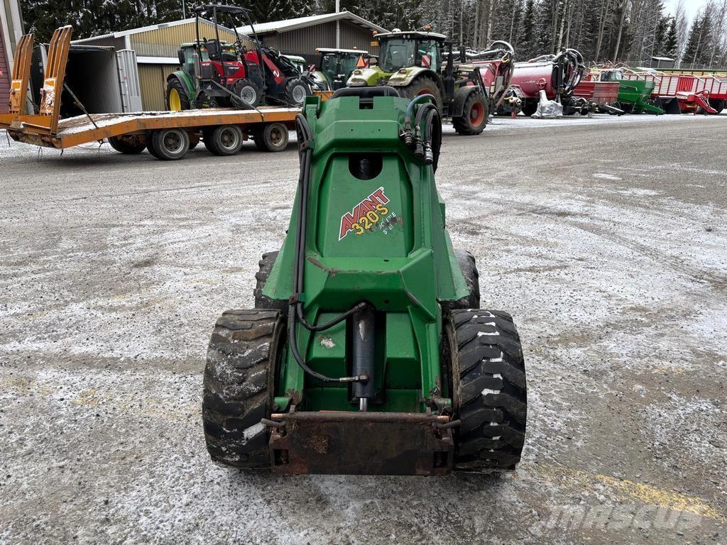 Avant 320 Carregadora multifunções