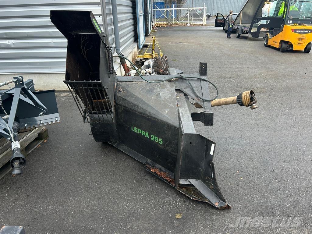 Leppä 255 Lançadores de neve