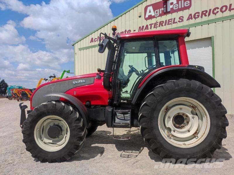 Valtra T151 Tratores Agrícolas usados