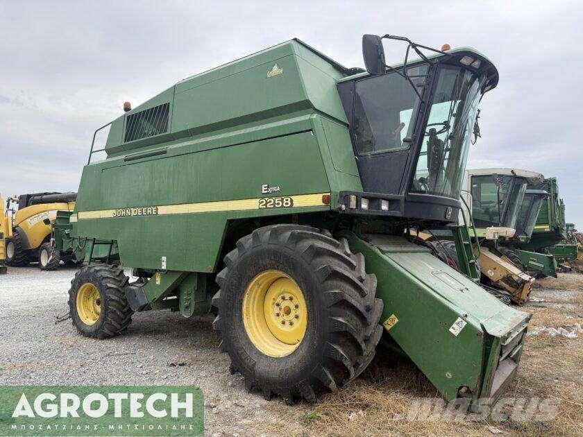 John Deere 2258 Tratores Agrícolas usados