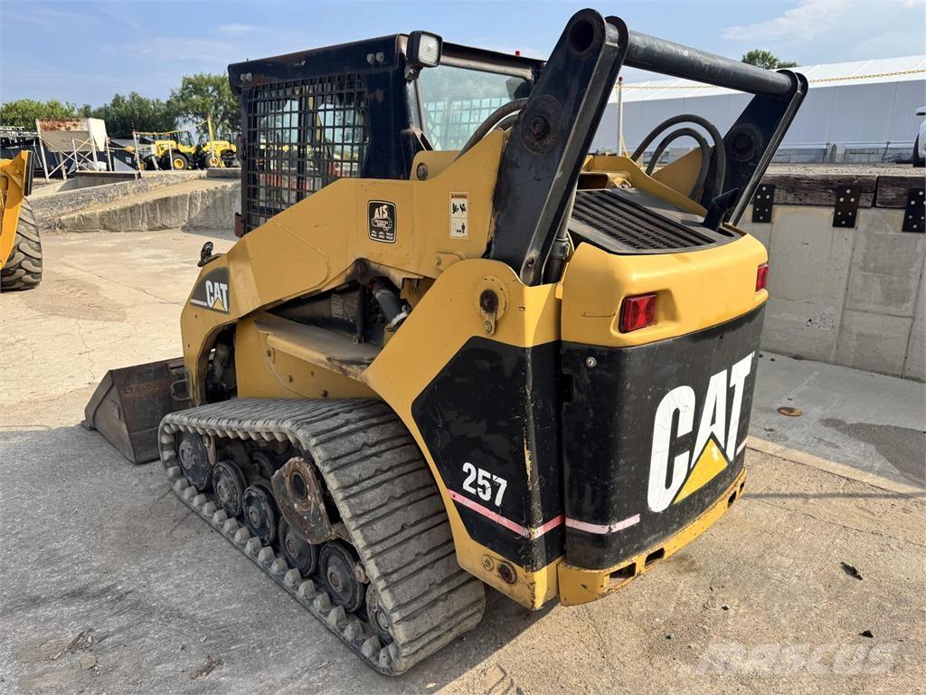 CAT 257 Carregadoras de direcção deslizante