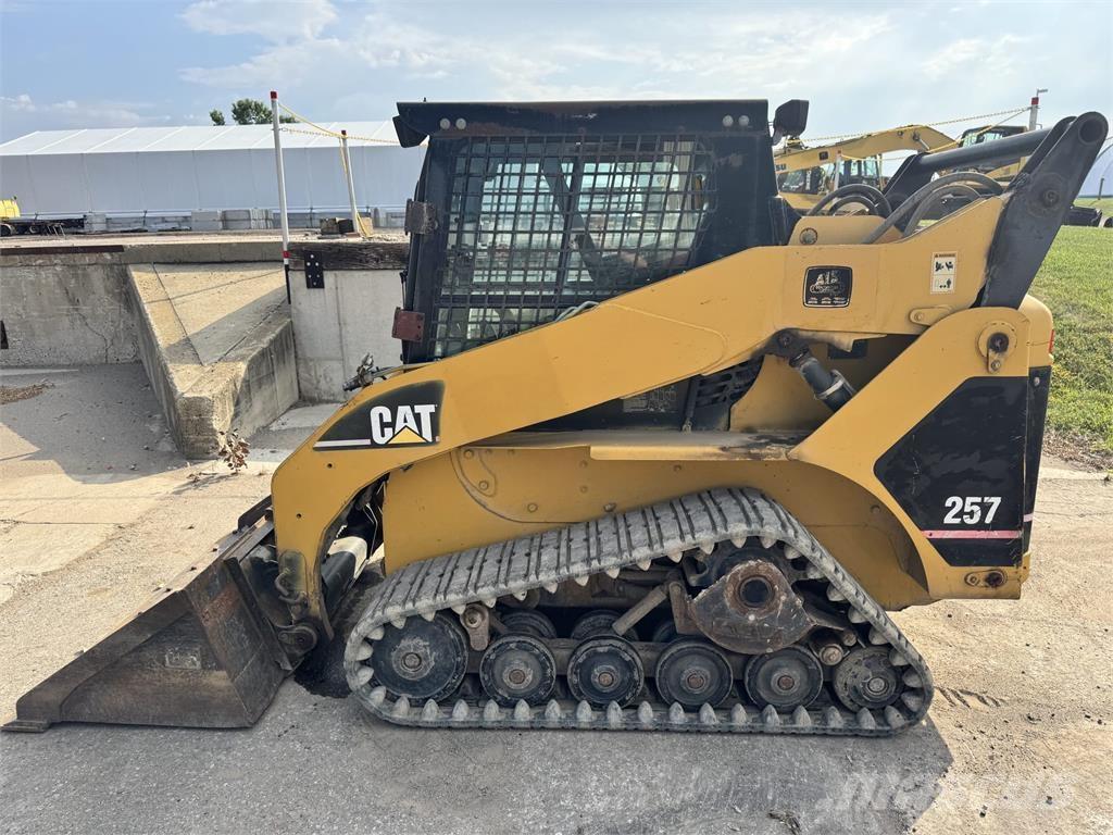 CAT 257 Carregadoras de direcção deslizante