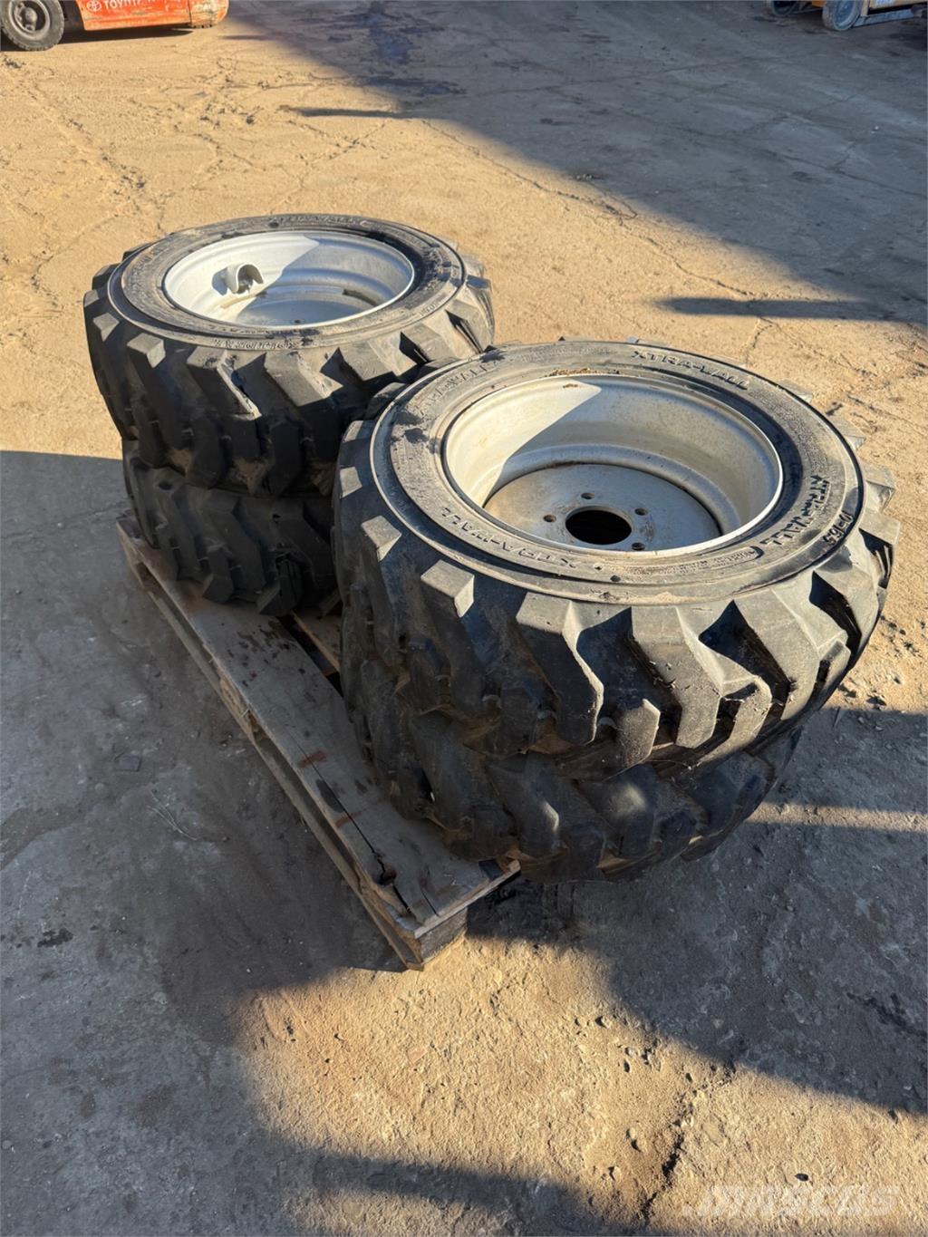  10-16.5 Pneus, Rodas e Jantes