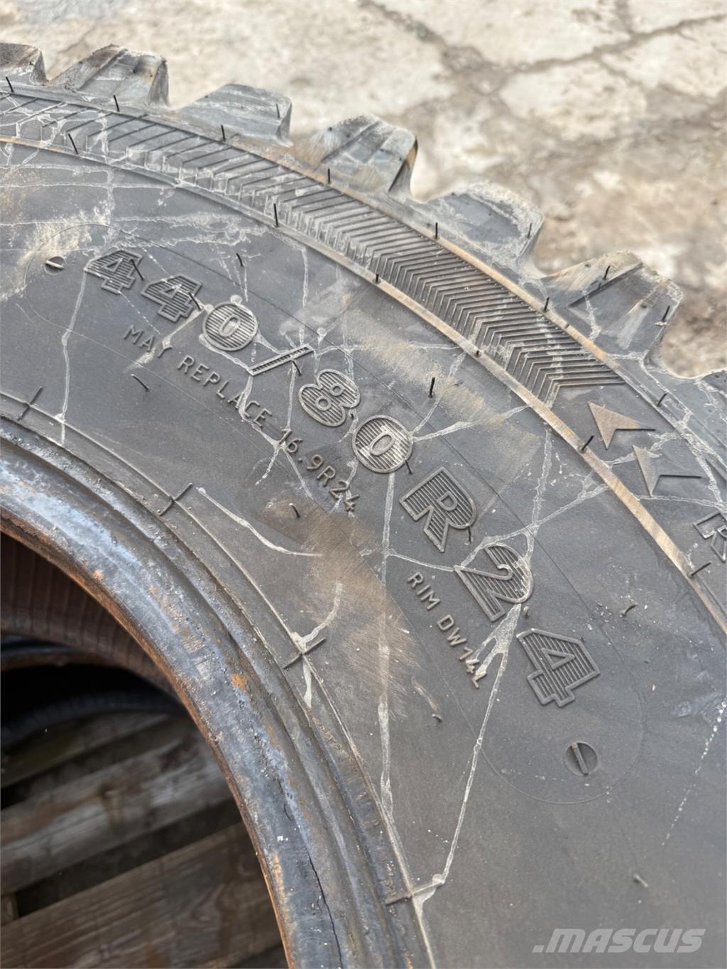  440/80-24 Pneus, Rodas e Jantes