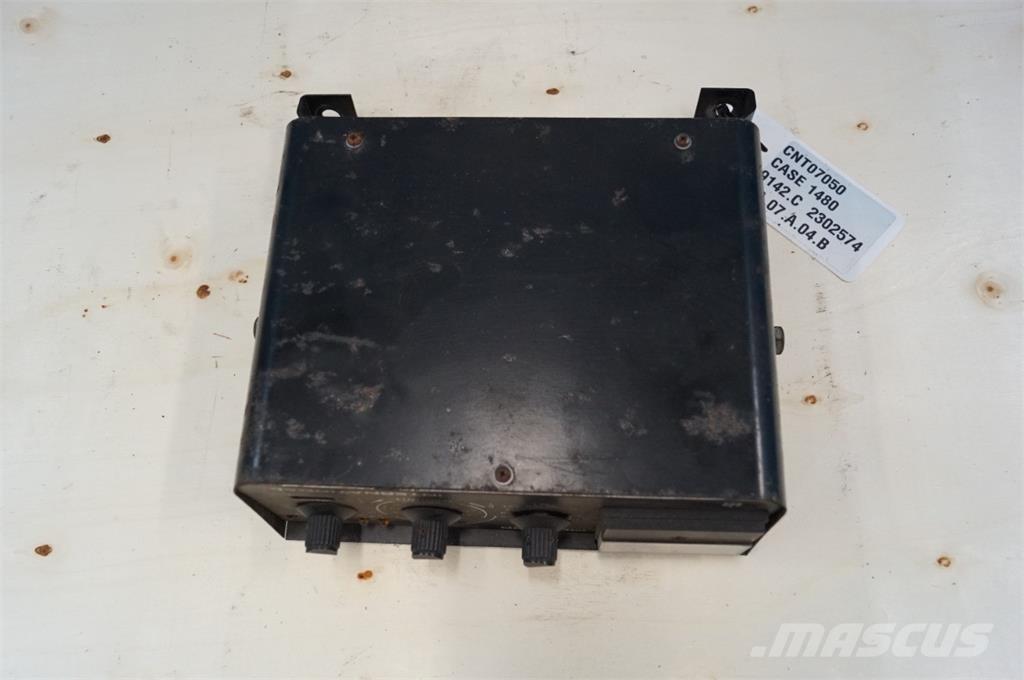 CASE 1480 Electrónica