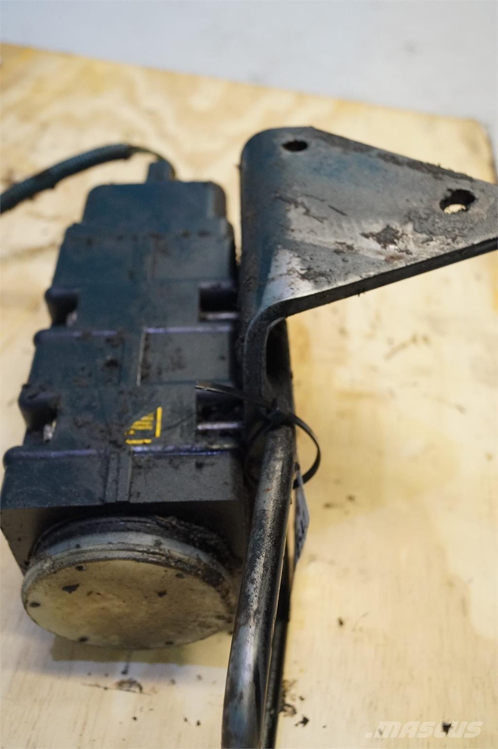 CASE 7130 Electrónica