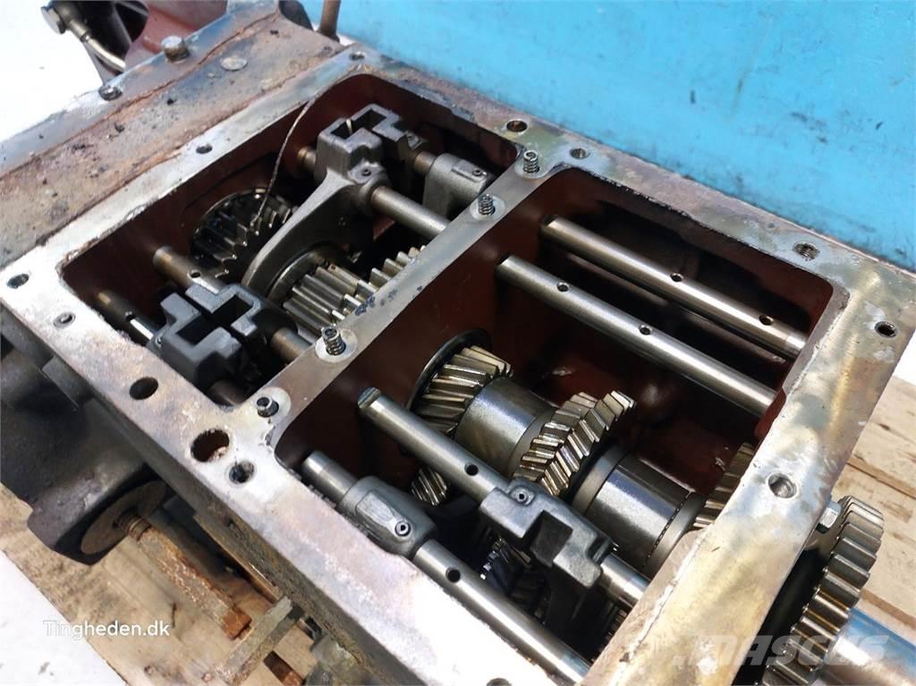 CASE Farmall 95A Transmissão