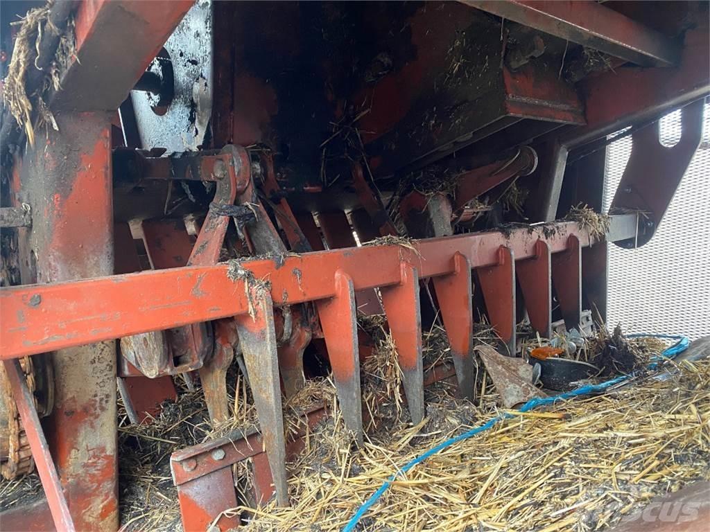 Hesston 4800 Enfardadeira de fardos quadrados
