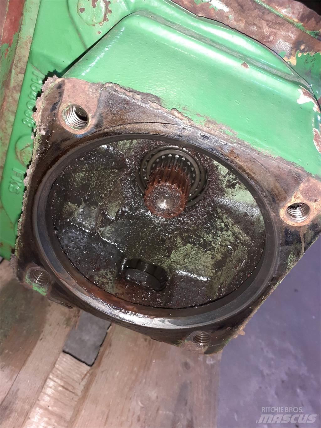 John Deere 1075 Transmissão