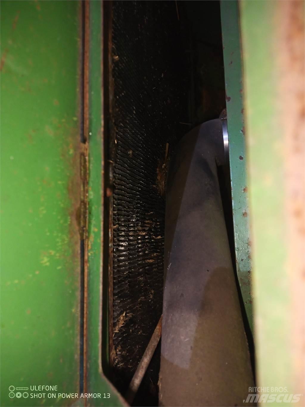 John Deere 1075 Cabines e interior