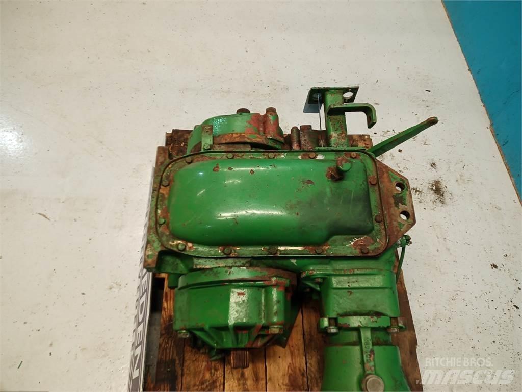 John Deere 1075 Transmissão